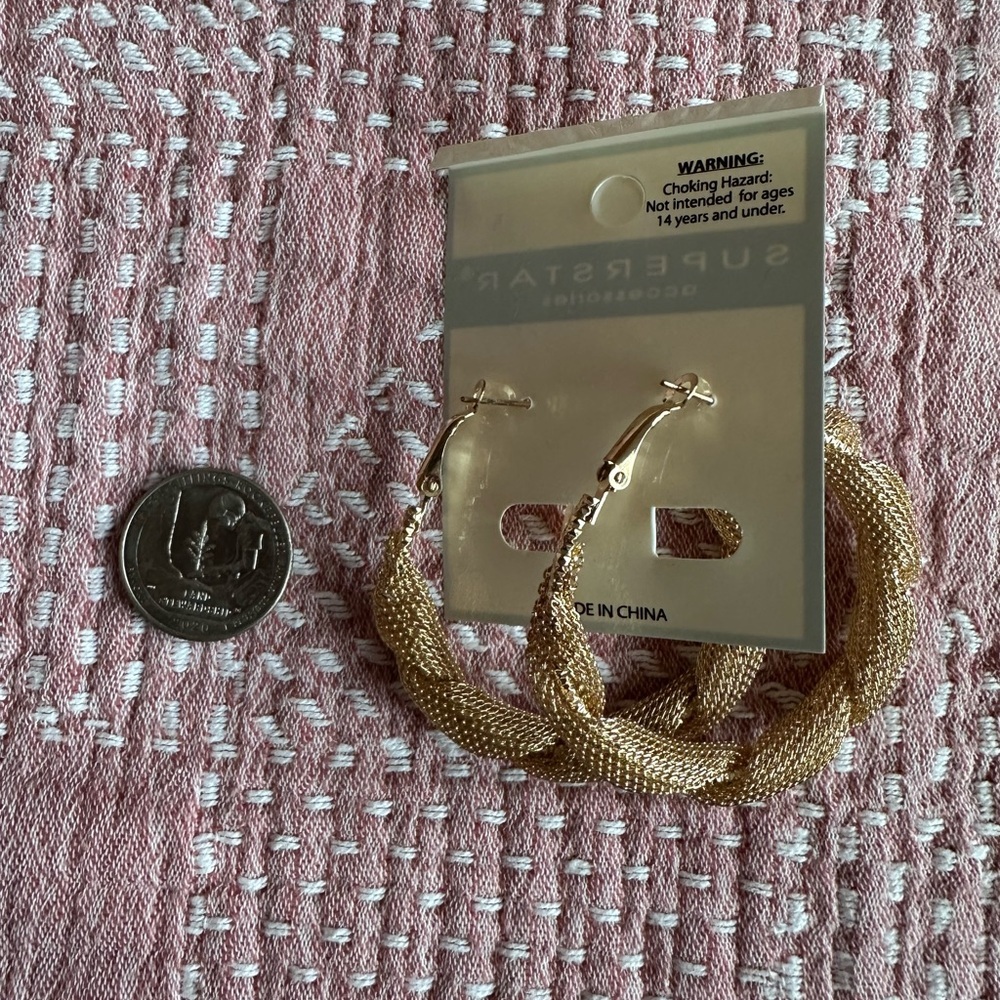 SUPERSTAR Gold Mesh Hoop Earrings - Picture 3 of 3